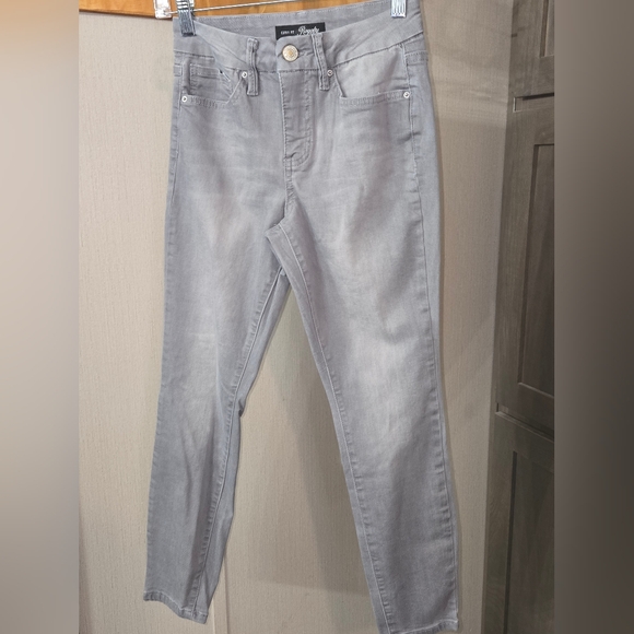 ### ROYALTY Jeans Petite size 4 - Picture 3 of 4